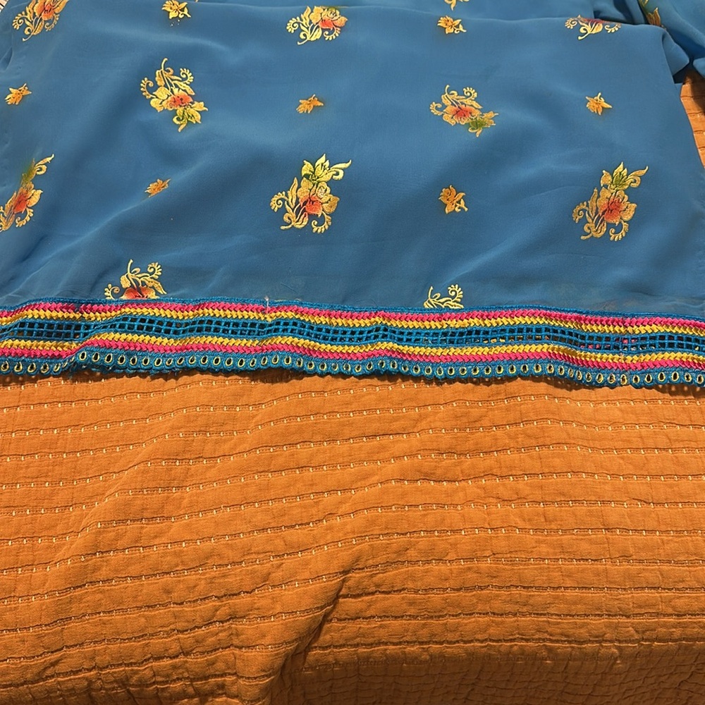 Blue printed 3pc chiffon/georgette salwar kameez. - Picture 2 of 4